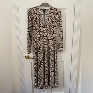 Forever 21 Black, White, Gold Chain Print Maxi Dress!